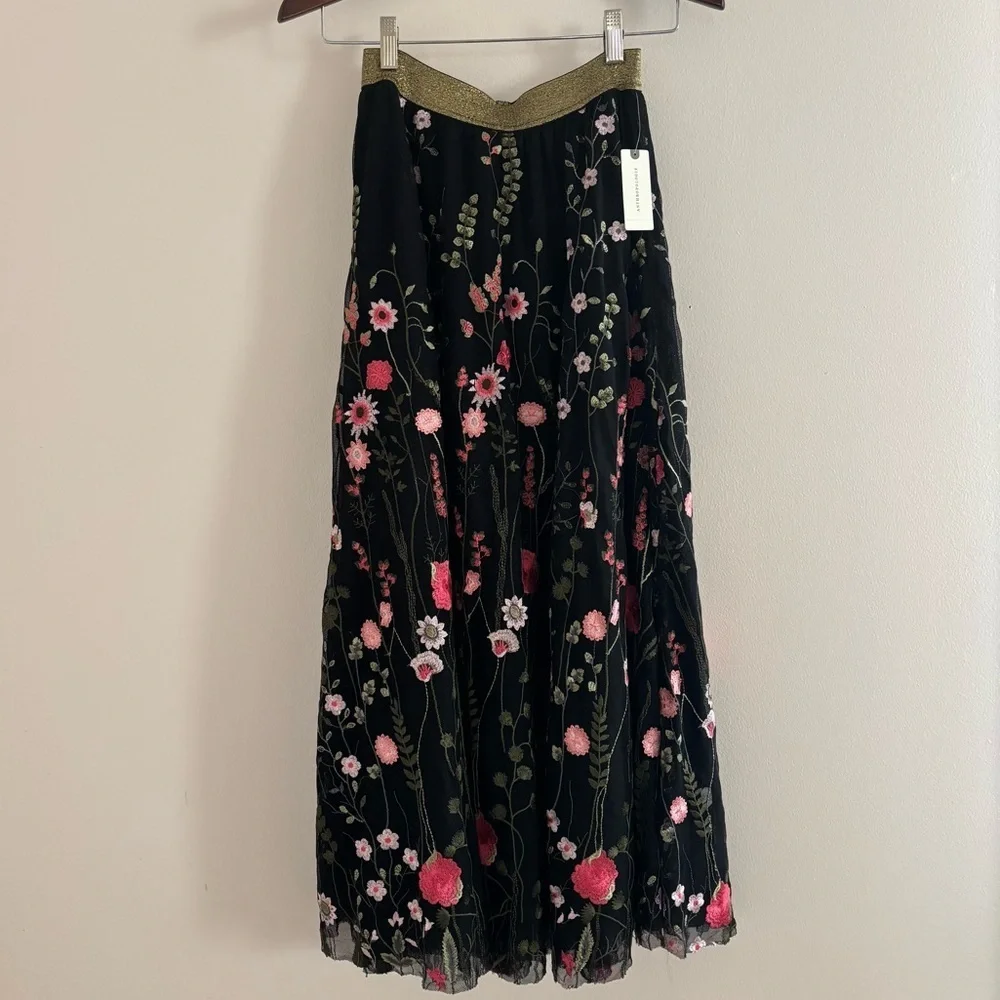 Anthropologie Floral Embroidered Black Skirt Size S - Picture 2 of 2